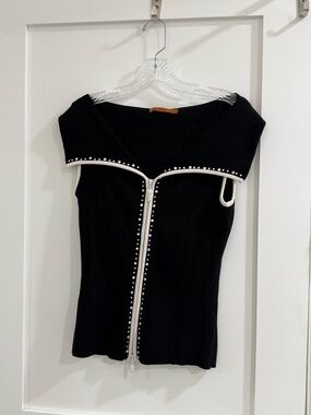Belldini black ribbed off the shoulder zip up sleeveless sweater / vest (fair)